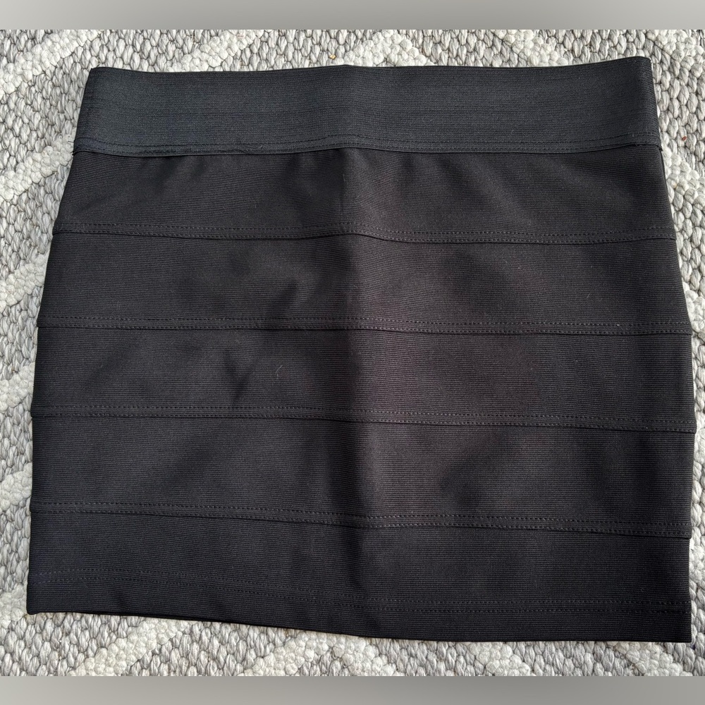 STOOSHY BLACK BANDAGE MINI SKIRT- LARGE -